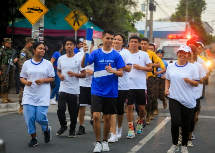 Continúa el recorrido de la Antorcha Centroamericana por la Paz en El Salvador