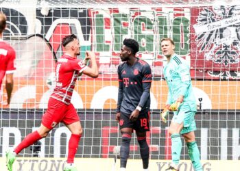 Batacazo: Bayern Múnich tropieza ante Augsburg y suma su cuarto partido sin ganar en Bundesliga