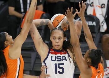 La selección de baloncesto de EEUU retiró el número 15 de Brittney Griner hasta que la jugadora sea liberada por Rusia