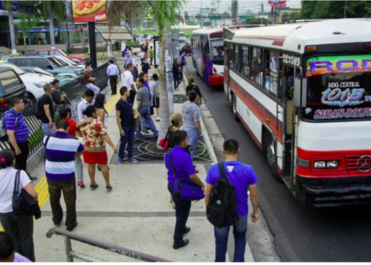 Gobierno mantiene diálogo transparente con transportistas a fin de mejorar el servicio para toda la población