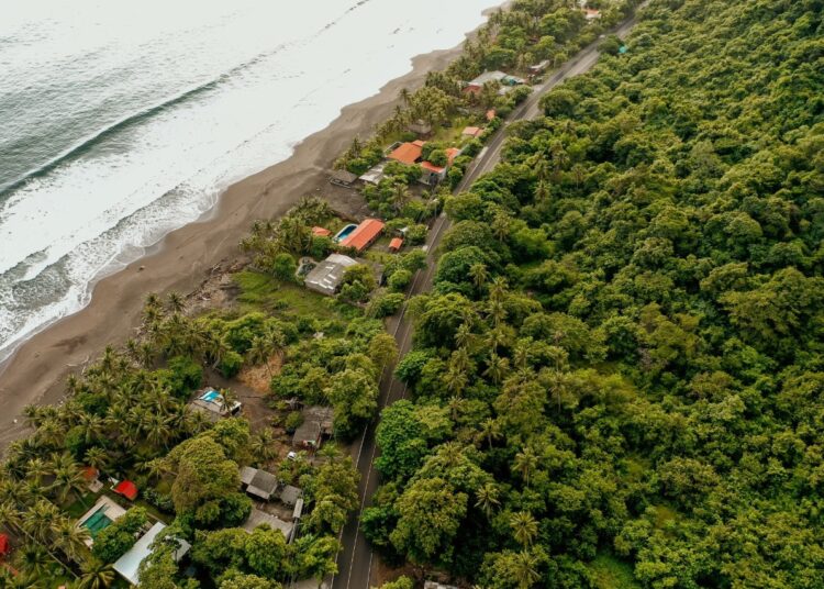 MOP trabaja en ampliación de carretera del Litoral e iluminación del Camino a Surf City