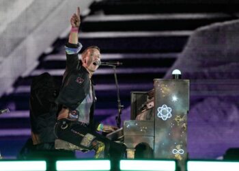 Coldplay sorprende a sus fans en Colombia interpretando ‘La Canción’ de Bad Bunny y J Balvin