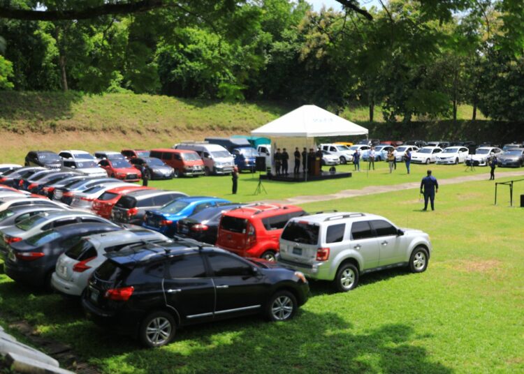 Vehículos incautados a pandillas pasan a manos de unidades de investigación policial