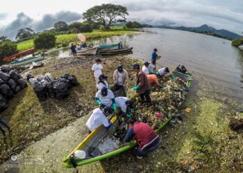 Jornada de limpieza en el embalse Cerrón Grande dejó al menos 45 toneladas de basura recolectadas