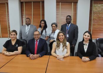 Directora del ISSS comparte experencias de transplantes con Caja del Seguro Social de Panamá