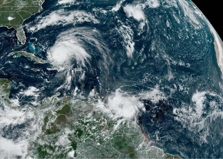 Las Bermudas y las provincias atlánticas de Canadá se preparan para la llegada del huracán Fiona