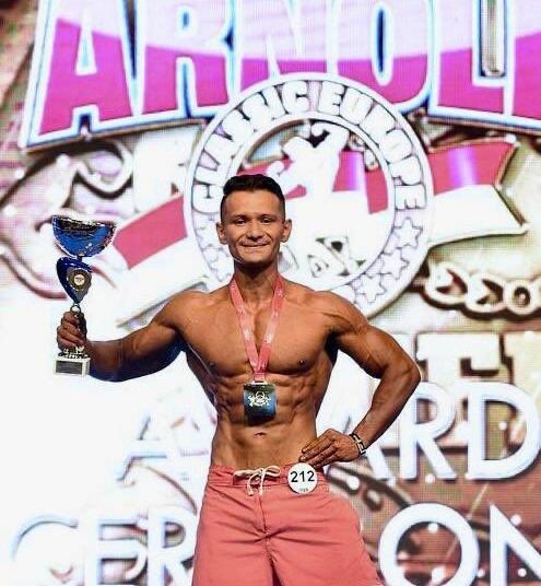El fisicocuturista salvadoreño Francisco Dueñas gana oro y plata en el Arnold Sports Festival Europeo