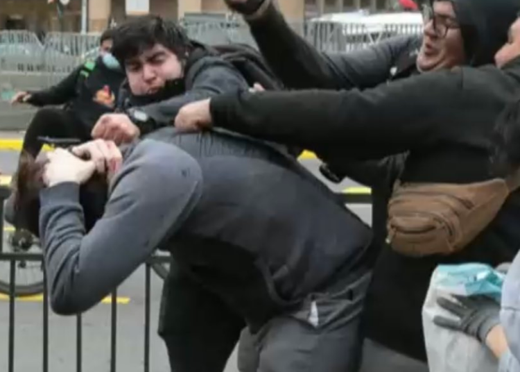 El hermano del presidente Gabriel Boric fue agredido en Santiago de Chile