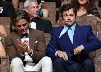 (VIDEO) ¿Harry Styles escupió a Chris Pine en el Festival de Venecia?