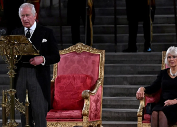 El rey Carlos III se presentó por primera vez ante los legisladores del Parlamento