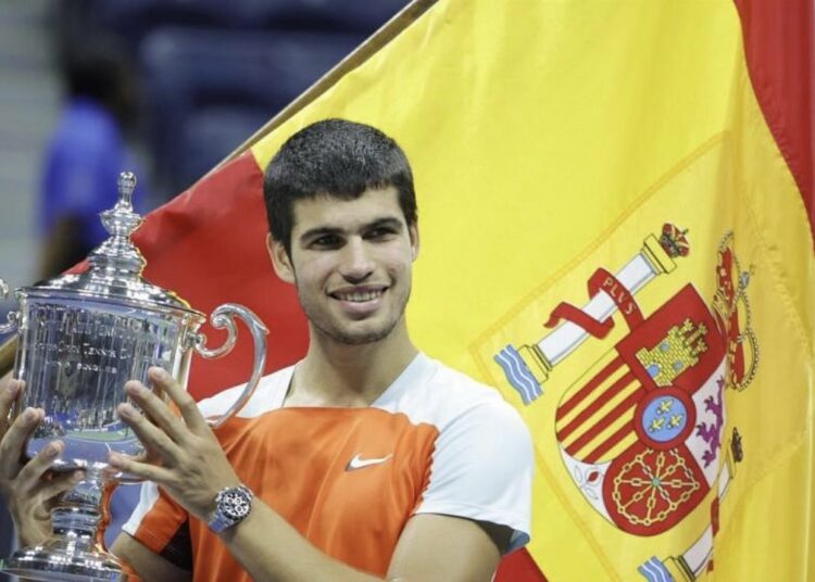 Quién es Carlos Alcaraz, el tenista español que se convirtió en el más joven en la historia en llegar al número 1 del mundo