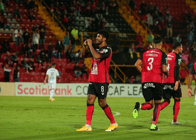 Alajuelense gana sin despeinarse a Alianza y se asegura un puesto en Concachampions