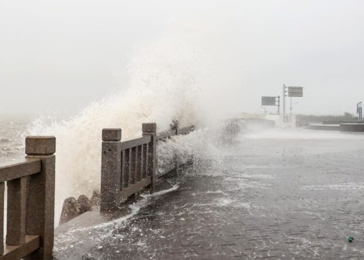 Tifón Muifa azota el este de China y provoca 1,6 millones de desplazados
