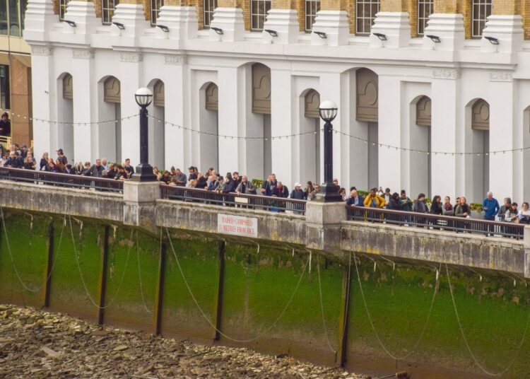 Adiós emocionado de los ciudadanos británicos a Isabel II