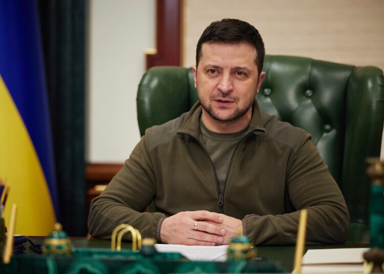 Se accidentó en Kiev el auto en el que viajaba el presidente de Ucrania Volodomir Zelensky