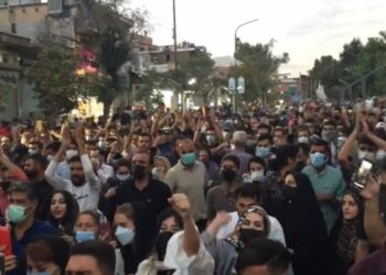 (VIDEOS) Irán: al menos cuatro muertos y 75 heridos en los disturbios por la muerte de Mahsa Amini