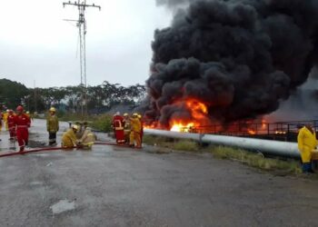 Incendio afecta refinería venezolana de Puerto La Cruz