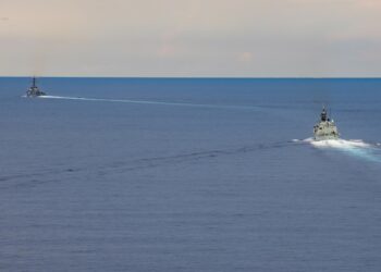 Buques de guerra de EEUU y Canadá navegaron el Estrecho de Taiwán tras promesa de Biden de defender la isla