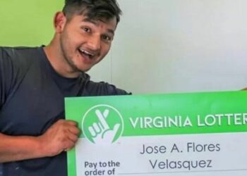 Creyó que había ganado un pequeño premio en la lotería. Fue a retirarlo y casi se desmaya