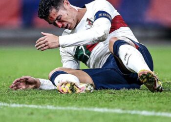 (VIDEO) Cristiano Ronaldo recibió violento golpe en la nariz que asustó a todos en República Checa-Portugal