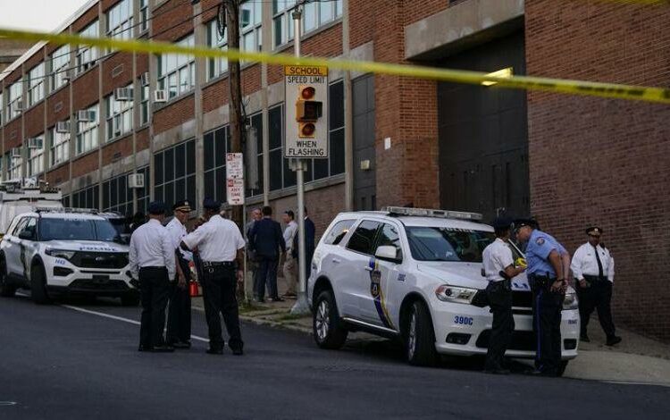 Un adolescente murió y cuatro resultaron heridos durante un tiroteo en un instituto de Filadelfia, EEUU