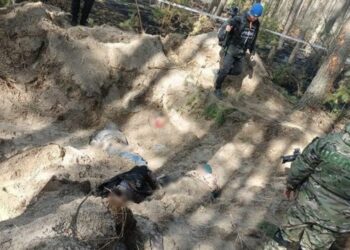 Ucrania denunció que casi todos los cuerpos exhumados en Izium muestran señales de muerte violenta