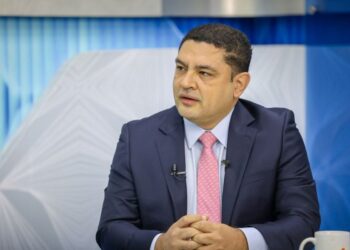 Javier Argueta: “El presidente Bukele deberá decidir si renunciar o pedir licencia para optar a la reelección”