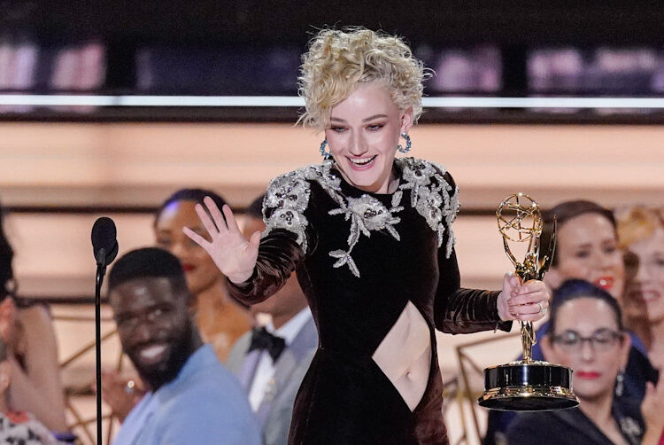 Julia Garner hizo historia a los 28 años al ganar tres veces el Emmy por su personaje en “Ozark”