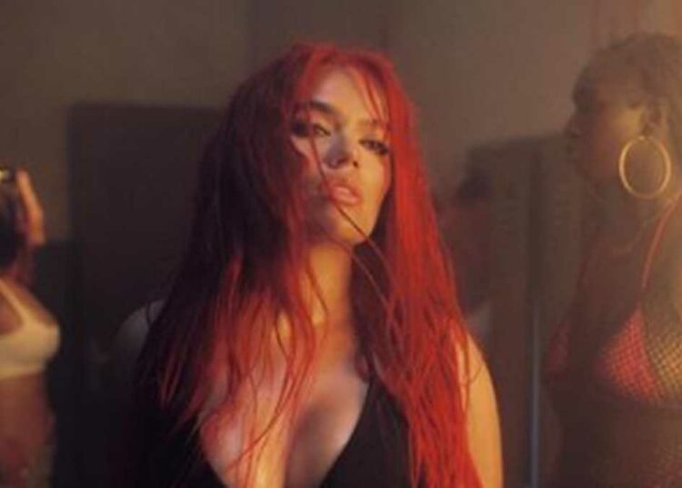 (VIDEO) Karol G lanza fuerte mensaje como adelanto de su canción