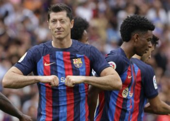 Barcelona 3-0 Elche: Doblete de Lewandowski para los blaugranas que dormirán líderes