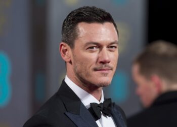 Luke Evans habla sobre la posibilidad de ser el primer James Bond gay