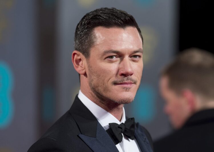Luke Evans habla sobre la posibilidad de ser el primer James Bond gay