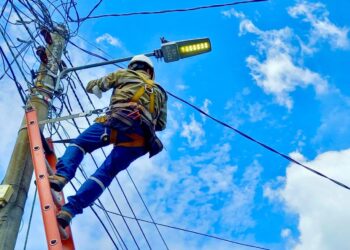 Alcaldía de San Salvador anuncia que cambiarán todas las luminarias dañadas de la capital en próximos 30 días