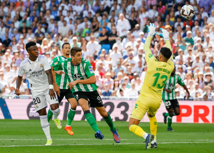 Real Madrid 2-1 Betis: Los blancos son los únicos líderes de La Liga