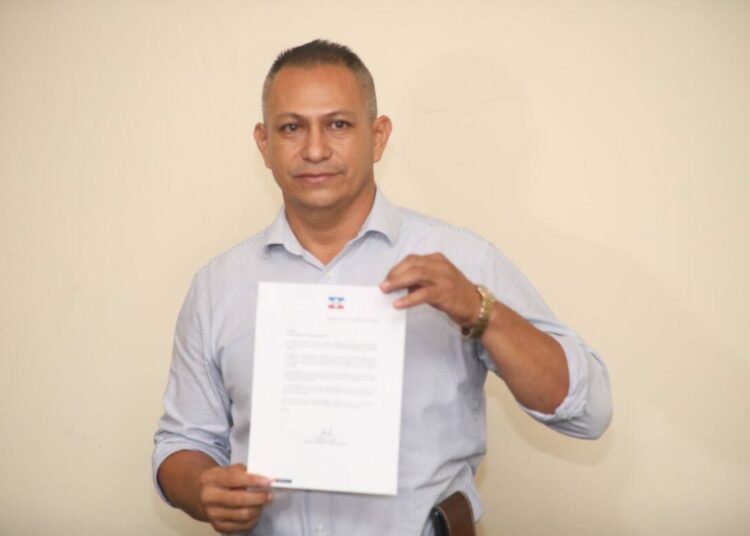 Alcalde de Ozatlán, José Batres anunció su renuncia al partido ARENA