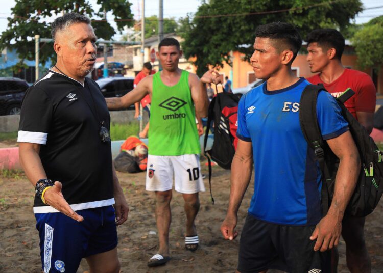 Rudis Gallo busca más talentos para la selección de fútbol playa