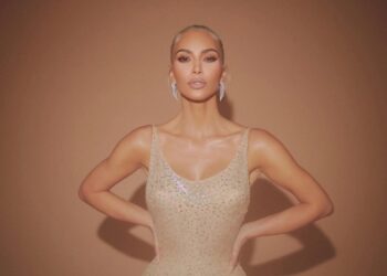 (VIDEO) Kim Kardashian vive drama con ajustado vestido