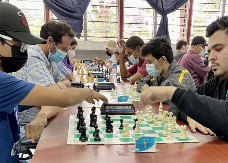 Continúa el Torneo Blitz de Ajedrez