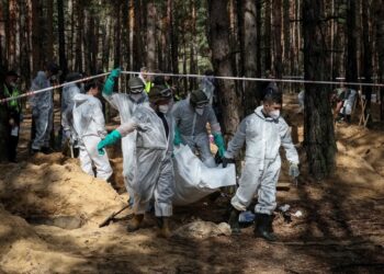 (IMÁGENES SENSIBLES) La presidencia de la UE pidió la creación de un tribunal para juzgar crímenes de guerra cometidos en Ucrania