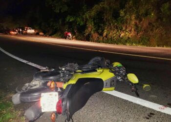 Fuerte choque entre dos motocicletas es reportado durante la noche