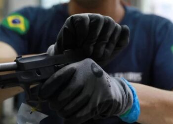 Justicia brasileña prohíbe portar armas entre el sábado y el lunes por elecciones