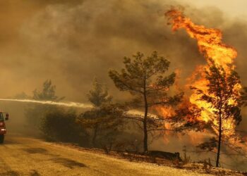 Al menos cuatro muertos y miles de evacuados por los incendios en California