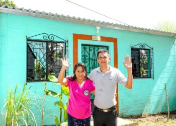 Ministra Michelle Sol entrega nuevas viviendas en comunidad Paso Puente, Tonacatepeque