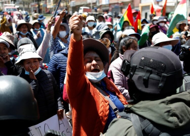 Bolivia: Cocaleros anunciaron movilizaciones contra la detención de su líder Freddy Machicado