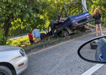 Reportan accidente de tránsito sobre autopista a Comalapa, cerca del Cristo de la Paz