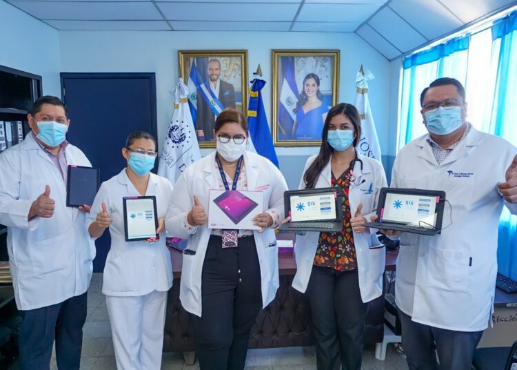MINSAL entrega tablets y computadoras a personal del Hospital Nacional San Juan de Dios
