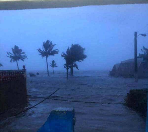 (VIDEOS, FOTOS) El huracán Ian golpeó a Cuba con lluvias y vientos de más de 200 kilómetros por hora causando inundaciones, daños en viviendas y caída de árboles