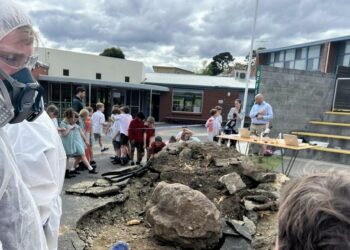 Un colegio simula el impacto de un meteorito y da de qué hablar en las redes sociales
