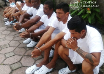 Prisión para nueve extranjeros por traficar más de 360 kilos de cocaína en costas salvadoreñas
