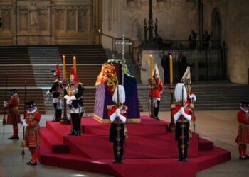 El Reino Unido le prohibió la entrada a la delegación oficial china a la capilla ardiente de Isabel II